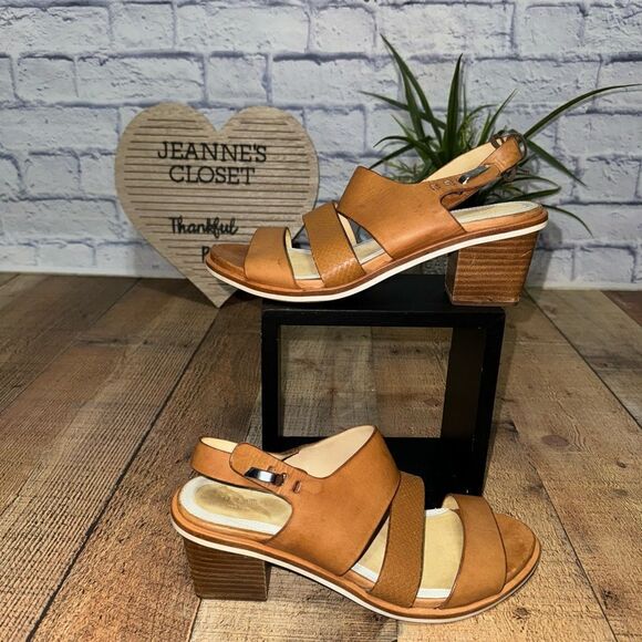 Rag & Bone
Folsom Mid-Heel Sandal, Tan - Picture 12 of 13